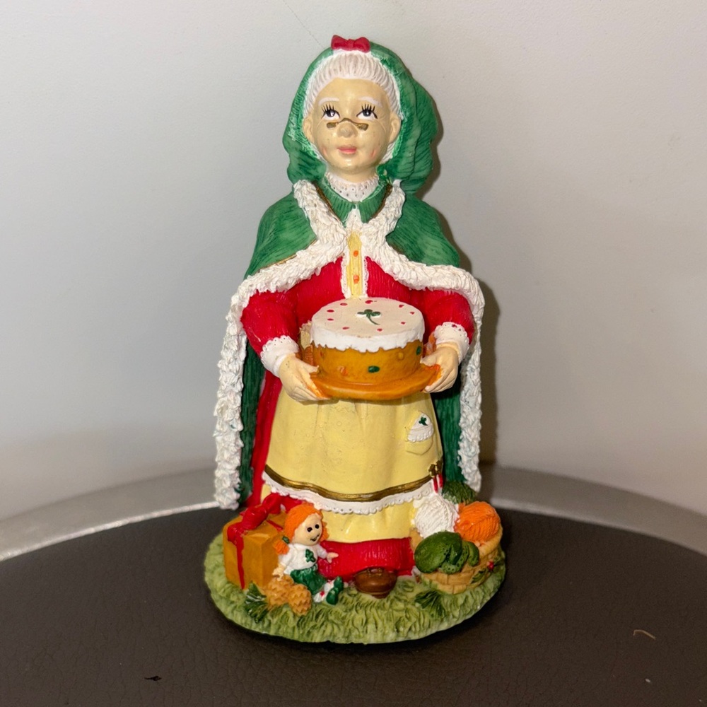 The International Santa Claus Collection “Mrs. Irish Father Christmas" Figurine